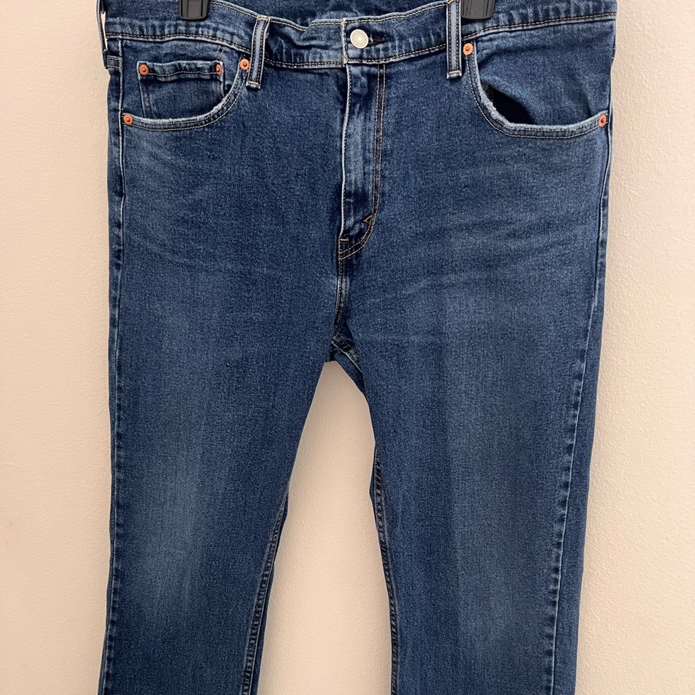 Men's Levi Bootcut Jeans 38x34 darker wash Jean. Barely Worn